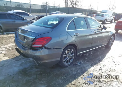 2017 Mercedes-Benz C 300 4Matic из США, поврежденный, VIN 55SWF4KB7HU215692